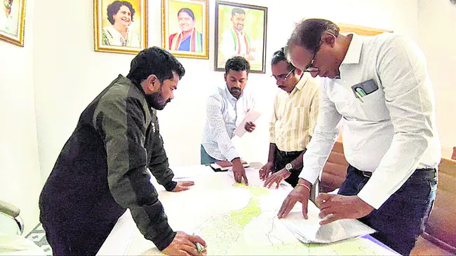 ‘కడెం’ అధికారులతో ఎమ్మెల్యే సమీక్ష 