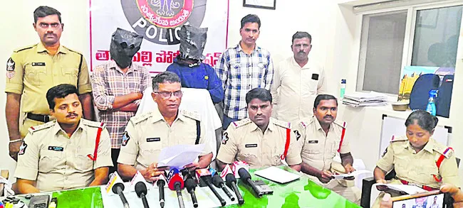 హత్య కేసును ఛేదించిన పోలీసులు 