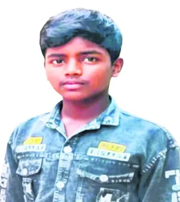 పాఠశాల నుంచి విద్యార్థి అదృశ్యం