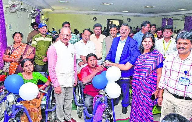 దివ్యాంగులందరికీ ట్రై సైకిళ్లు అందిస్తాం