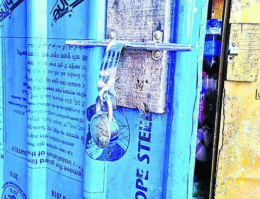 రెండు షాపుల్లో దొంగతనాలు 
