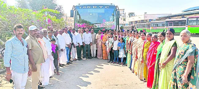 పండరీపూర్‌కు బయల్దేరిన బస్సు