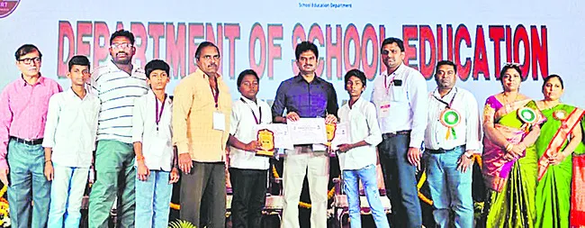 రాష్ట్రస్థాయి సైన్స్‌ ప్రదర్శనలో సత్తా చాటిన పల్నాడు