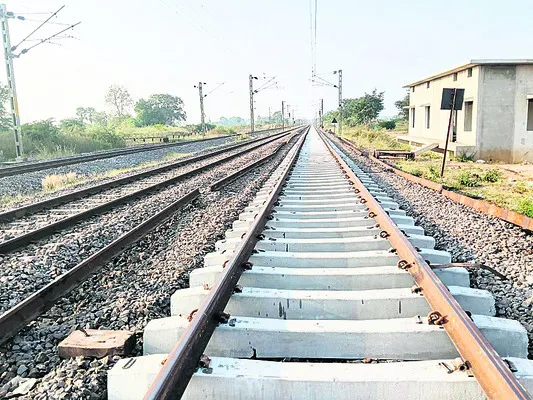 రైళ్ల వేగం మరింత పెంపు 