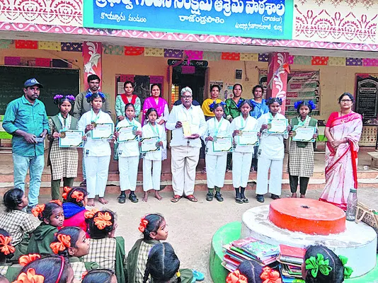 కరాటే పోటీల్లో బాలికల సత్తా
