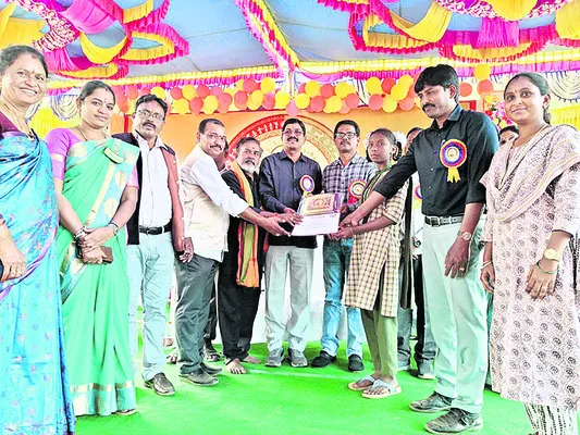 శాస్త్ర, సాంకేతిక విజ్ఞానాన్ని  అందిపుచ్చుకోవాలి 