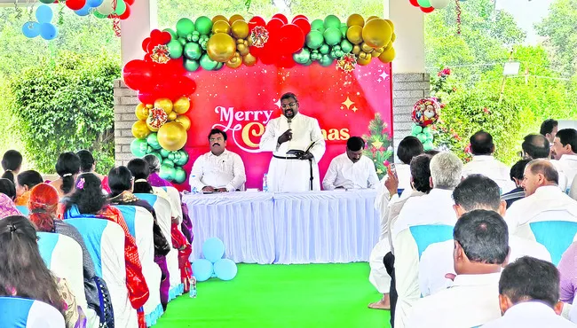 ● సెమీ క్రిస్మస్‌ వేడుకల్లో వైఎస్‌ కుటుంబం 