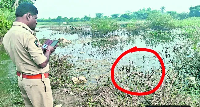 ఆడబిడ్డని చెరువులో పడేశారా?