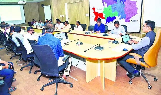 పరిశ్రమల స్థాపనతోనే జిల్లా అభివృద్ధి 