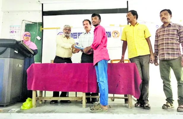 విద్యార్థులకు వ్యాసరచన పోటీలు 