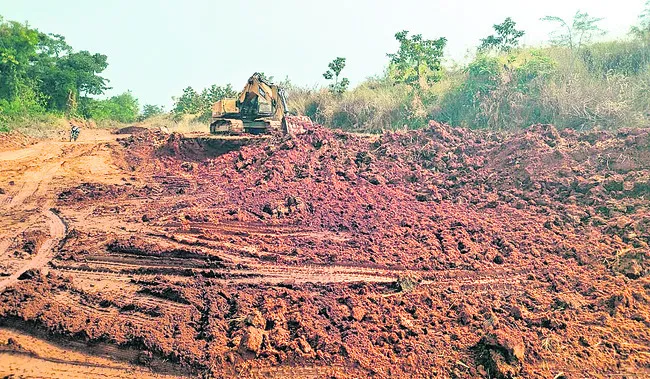 అటవీ భూముల్లో మట్టి మాఫియా!