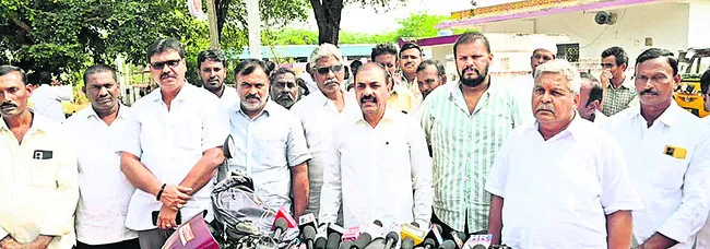 యూరియాను ఇవ్వలేని అసమర్థ ప్రభుత్వం 