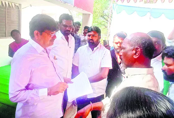 ప్రొటోకాల్‌పై నిలదీత