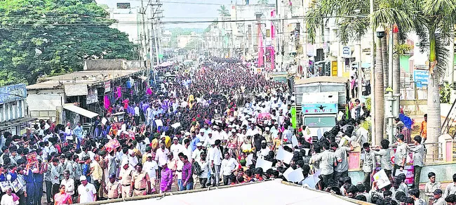 ● డ్రగ్స్‌ వద్దంటూ.. 