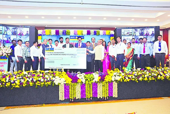 మహిళలు ఆర్థిక స్వావలంబన సాధించాలి 