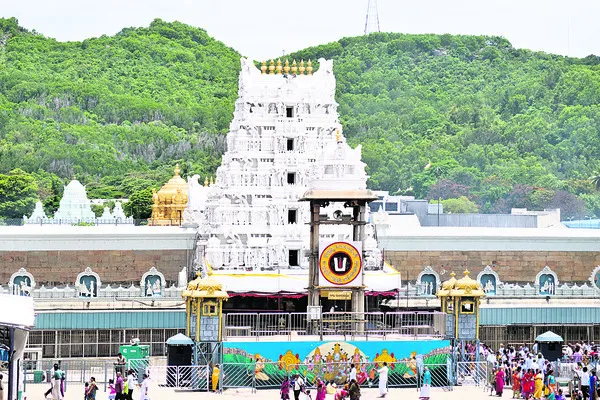 శ్రీవారి దర్శనానికి  16 గంటలు 
