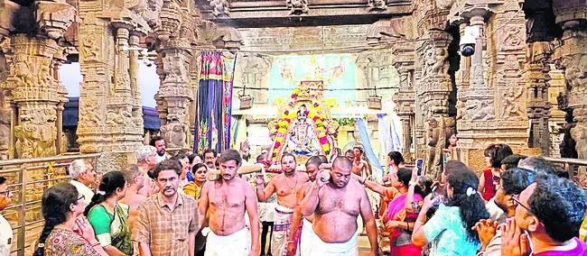 మోహినీ రూపుడు.. ప్రహ్లాదవరదుడు