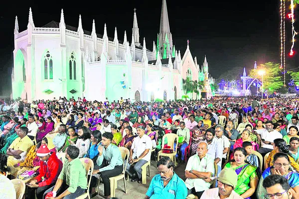 మిన్నంటిన క్రిస్మస్‌ వేడుకలు 