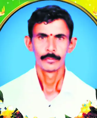 మోటారుకు మరమ్మతులు చేస్తూ.. 
