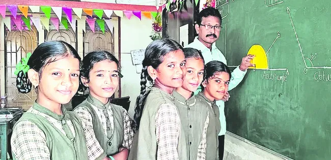 పాటల పల్లకిలో లెక్కల పాఠాలు