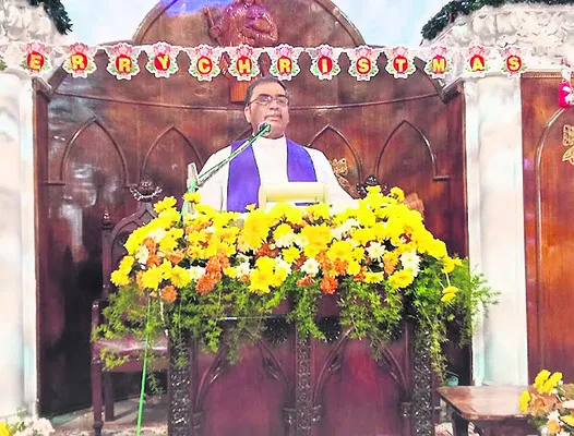 ఘనంగా క్రిస్మస్‌ వేడుకలు 