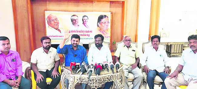 రాజకీయ కుట్రలో భాగమే డీకే.శ్రీనివాస్‌, కల్పజ అరెస్ట్‌