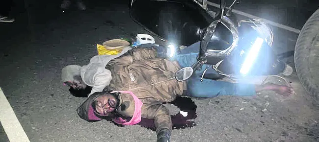 ట్రాక్టర్‌ ట్రాలీని ఢీకొని ఇద్దరు మృతి
