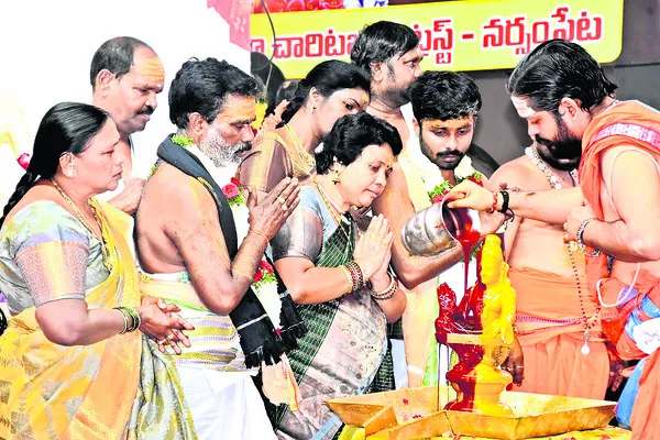 అయ్యప్పస్వామి ఆలయంలో ప్రత్యేక పూజలు
