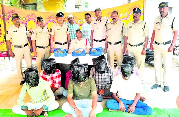 బోయనపల్లెలో బీహారీల గంజాయి!