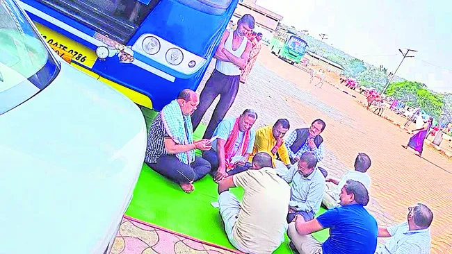 అడవిలోకి వెళ్లని పులి