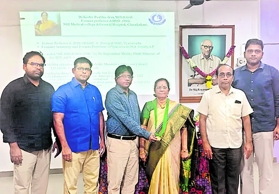 ప్రభుత్వ వైద్య కళాశాలల్ని  ప్రయివేటీకరణ కానివ్వం 