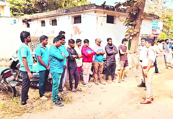 ఏడు ద్విచక్రవాహన యజమానులకు జరిమానా 