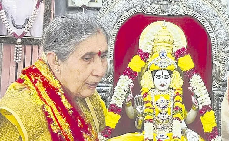 పాతబస్తీలో ప్రధాని సతీమణి