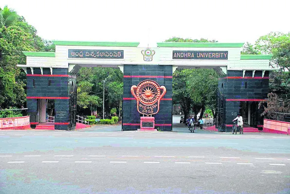 ఏయూలో స్టిక్కరింగ్‌ గందరగోళం 