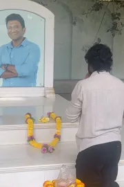 Tollywood Hero Naveen chandra taken puneeth rajkumar blessings1