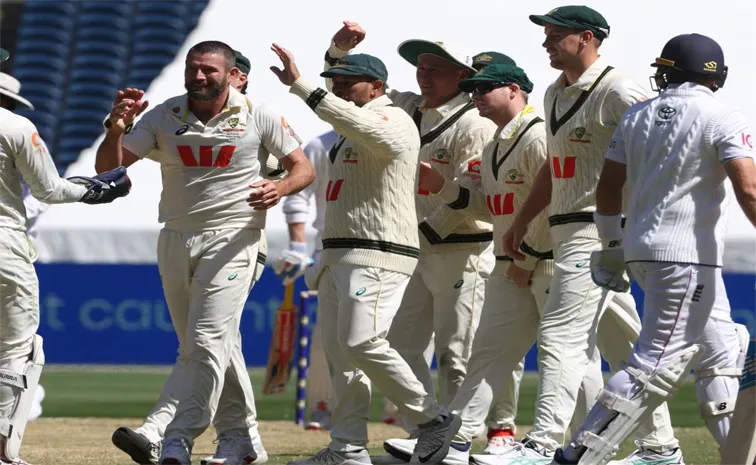 20 Wickets fell on day 1 of 4th Ashes test