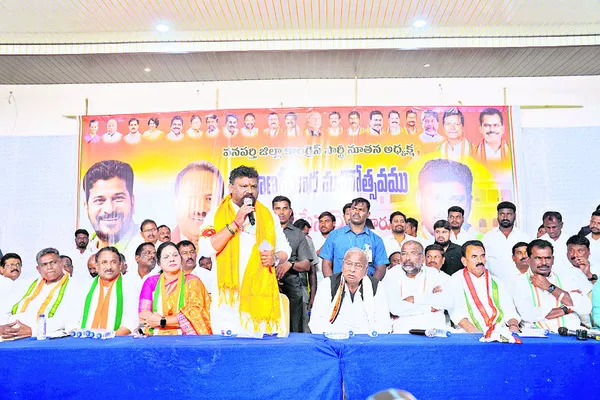 పార్టీ విధేయులకు తగిన ప్రాధాన్యం 