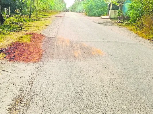 బీటీకి మట్టితో మరమ్మతులు