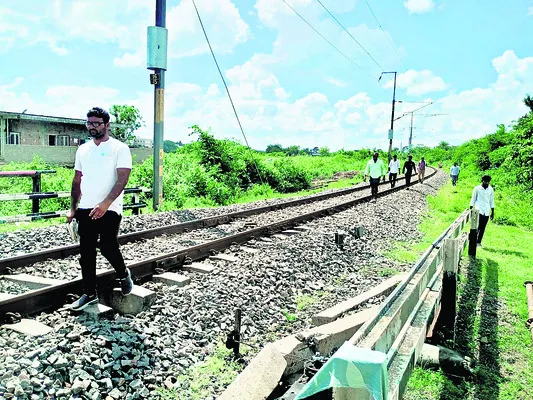 రైల్వేలైన్‌.. పరిహారం లేట్‌