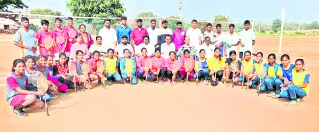 ఉమ్మడి జిల్లా బ్యాడ్మింటన్‌ జట్ల ఎంపికలు 