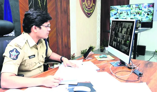 రౌడీషీటర్ల కదలికలపై నిఘా 