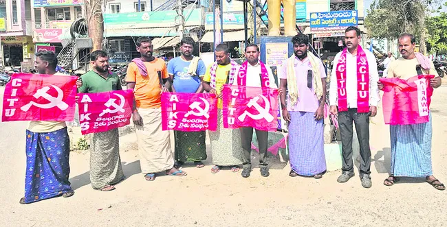 ‘ఉపాధి’ పథకాన్ని నిర్వీర్యం చేసే కుట్ర 