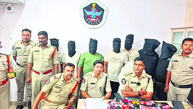 వైన్‌ షాపులో స్కెచ్‌.. జిమ్‌ కోచ్‌ మర్డర్‌