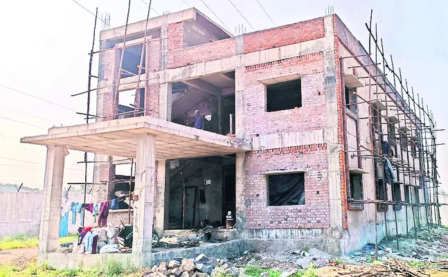 నత్తనడకన నిర్మాణ పనులు 