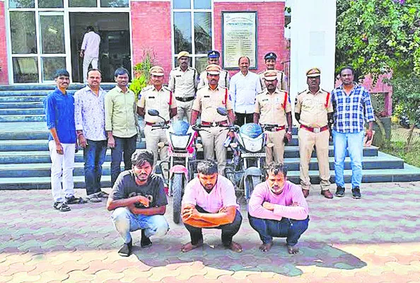ముగ్గురు దొంగలకు రిమాండ్‌ 