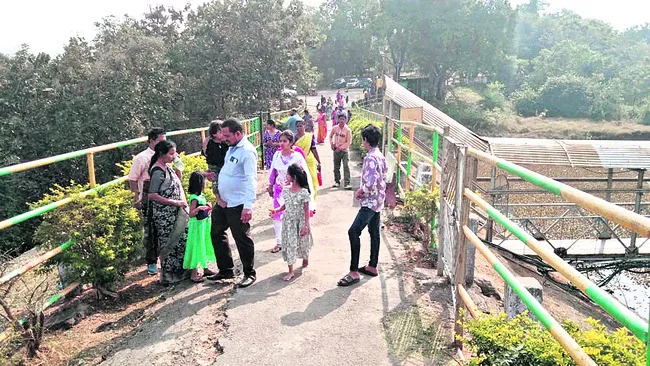 కిన్నెరసానిలో క్రిస్మస్‌ సందడి