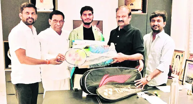 సౌత్‌జోన్‌ యూనివర్సిటీ బ్యాడ్మింటన్‌ టోర్నీకి కార్తీక్‌