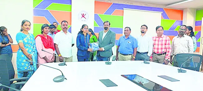 ఏఐయూ పోటీలకు   ట్రిపుల్‌ ఐటీ విద్యార్థినులు
