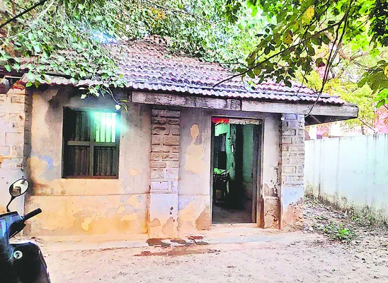 పట్టు కోసం పచ్చకుట్రలు.! 