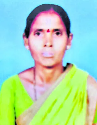 రోడ్డు ప్రమాదంలో మహిళ మృతి

